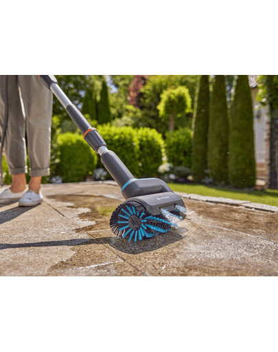 GARDENA Akumulatorowa szczotka do tarasów AquaBrush Universal 04/18V P4A z akumulatorem