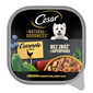CESAR Natural Goodness 100 g omáčková vanička s kuracím mäsom, cuketou, lesným ovocím a bylinkami.